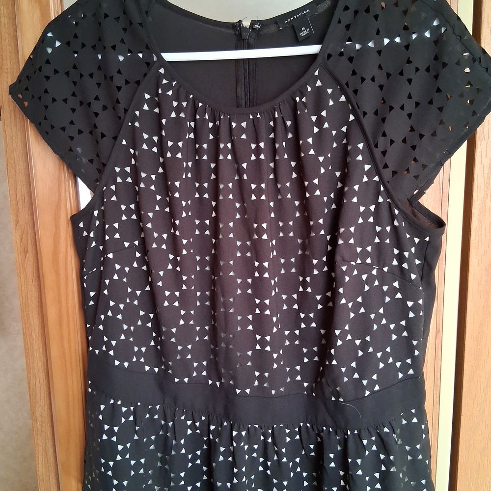 Ann Taylor Black Printed Short Sleeve Cutout Tunic